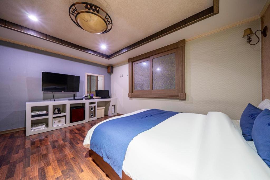 Sky Hotel Changwon Exterior photo