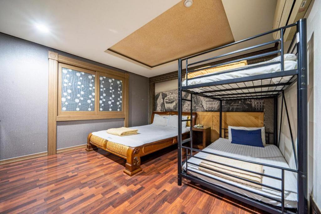 Sky Hotel Changwon Exterior photo