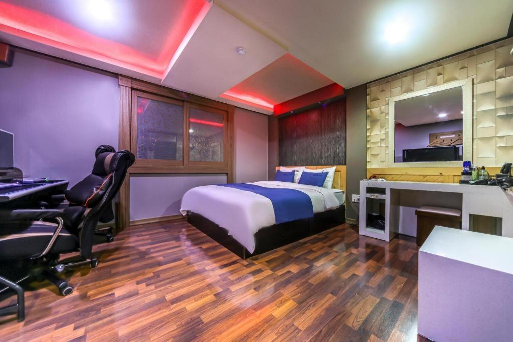 Sky Hotel Changwon Exterior photo
