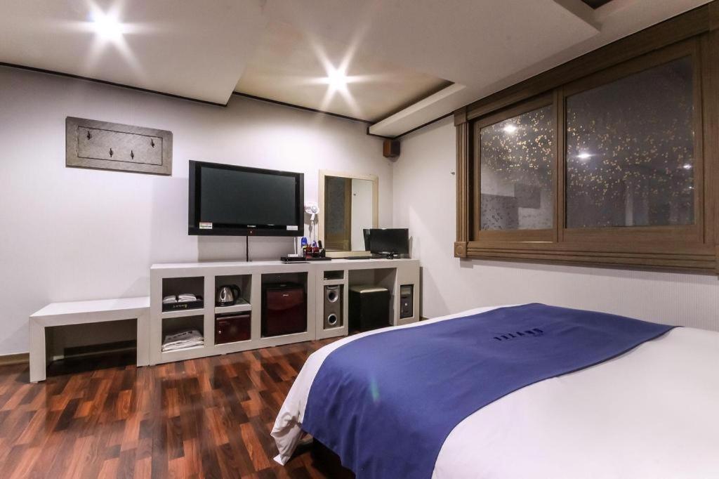 Sky Hotel Changwon Exterior photo